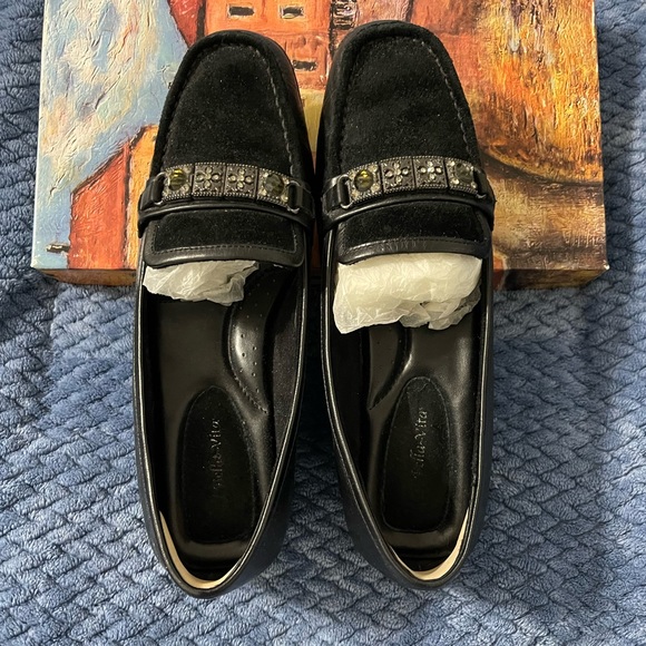 Bella Vita Shoes - Bella Vita sz 9.5 black leather suede small wedge slip on EUC comfortable shoes